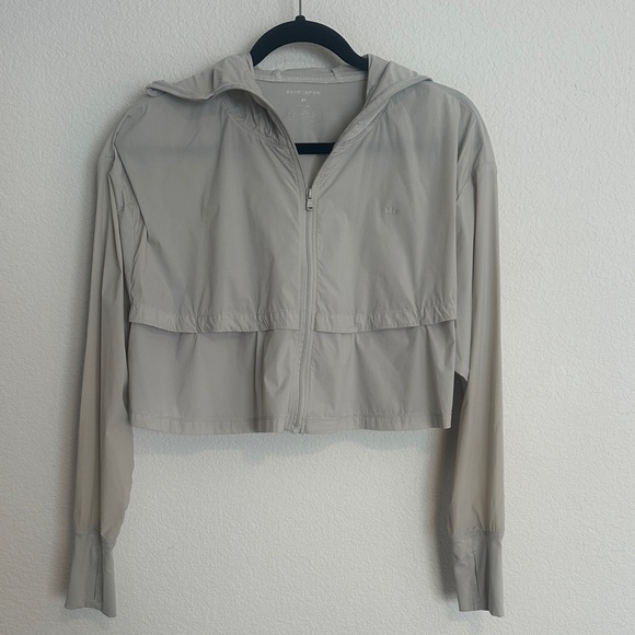 Jackets & Blazers - Beneunder cooling crop light gray windbreaker S Upf50